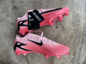 Original Football Boot Nike Available at Cool Price