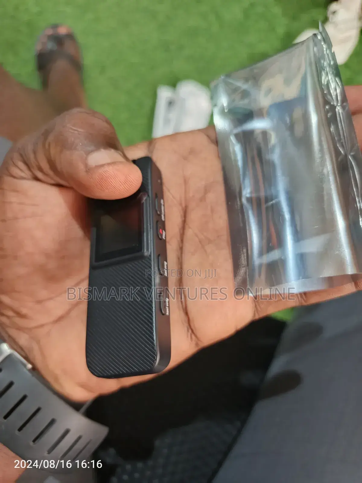 Mini Body Worn Spy Camera With LCD Screen