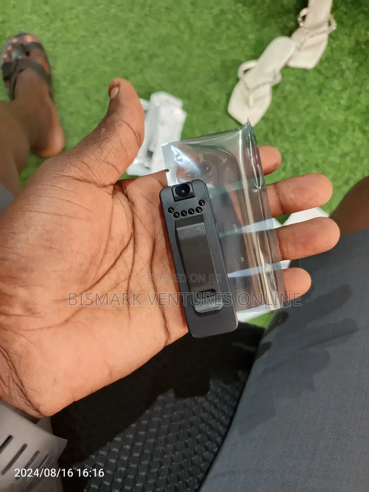 Mini Body Worn Spy Camera With LCD Screen