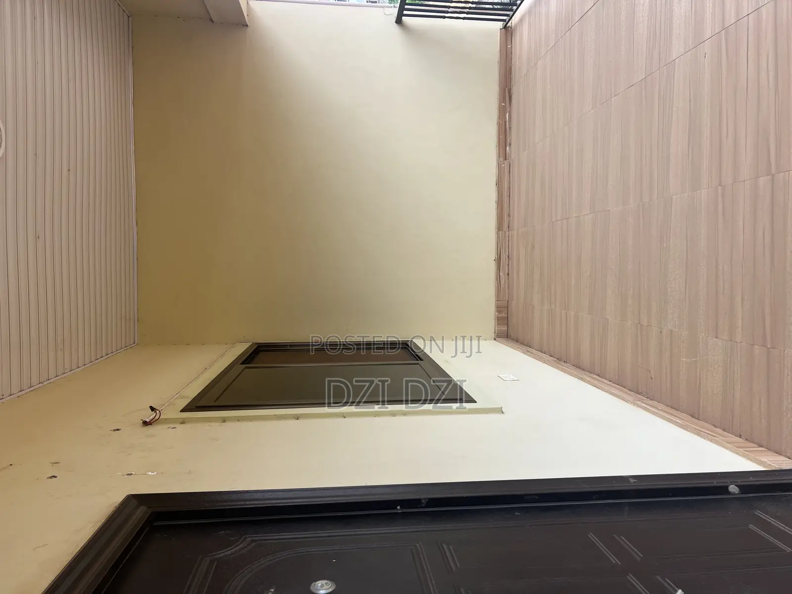2bdrm Apartment in Community 25, Tema Metropolitan for rent