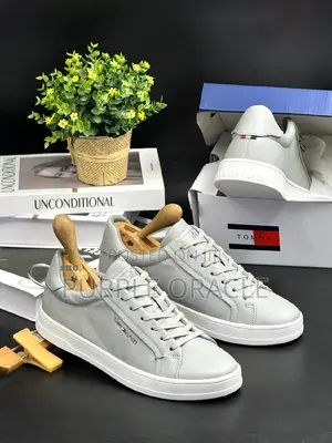 Tommy Hilfiger Modern Comfort Sneakers.