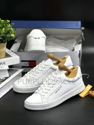 Tommy Hilfiger Modern Comfort Sneakers.