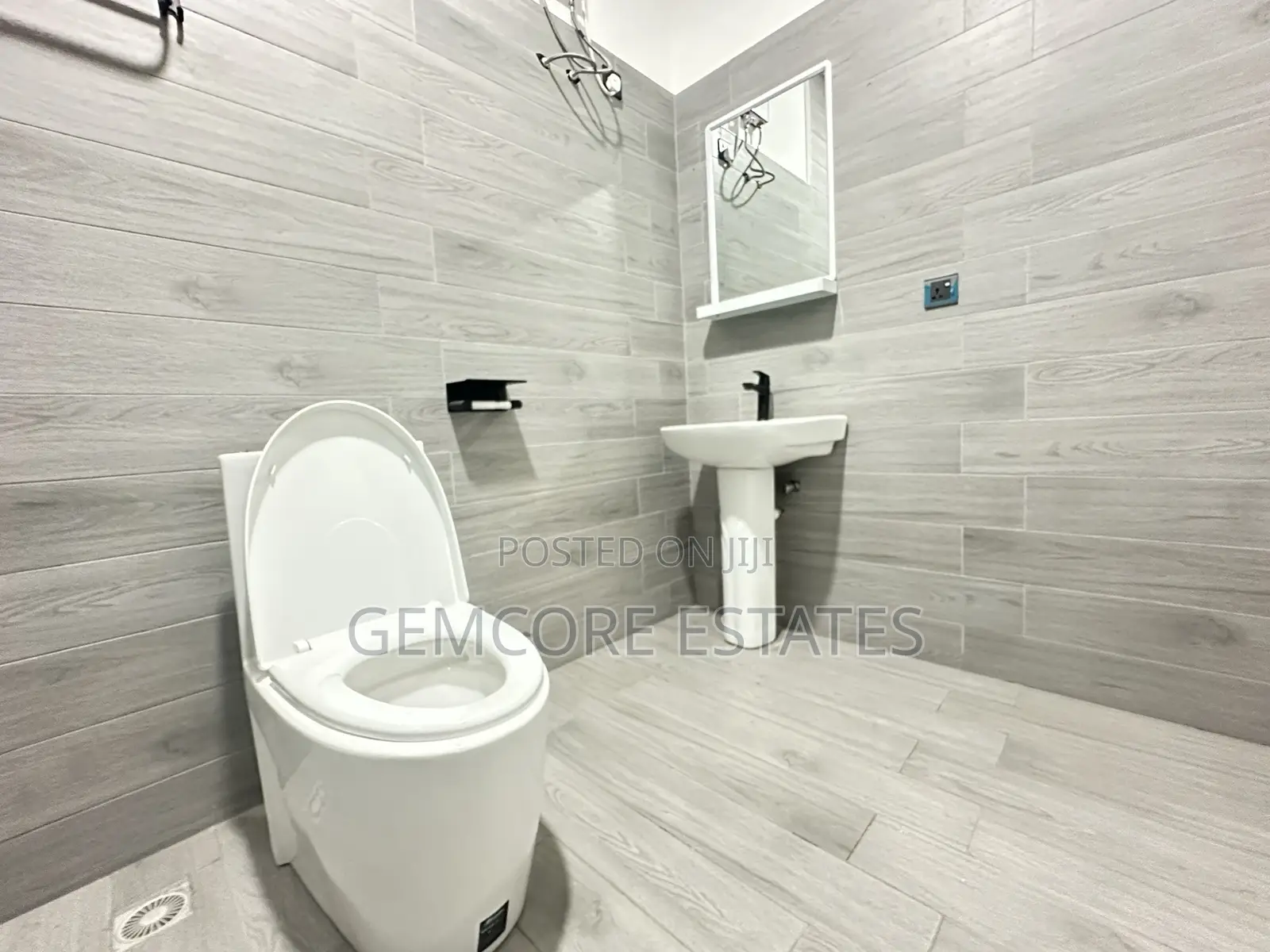 4bdrm House in East Legon, Ashaley Botwe for sale