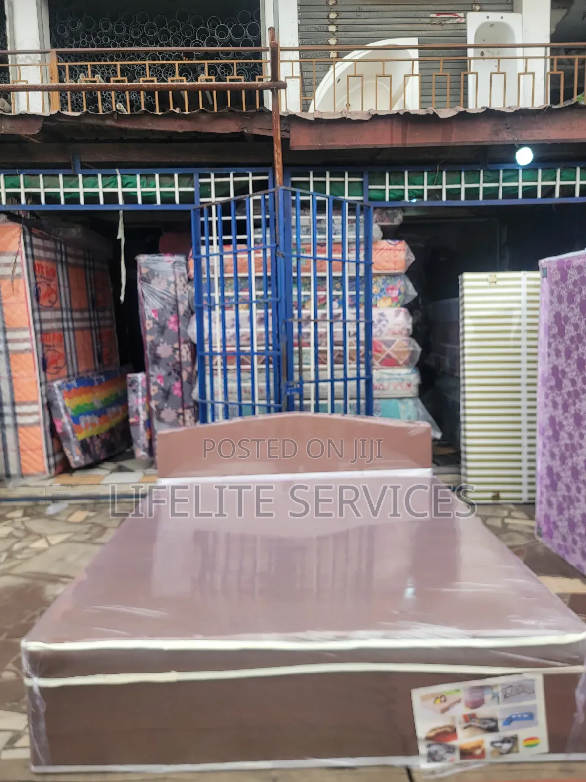 Simply Made Bed/Inbuilt Foam(Queen Size)