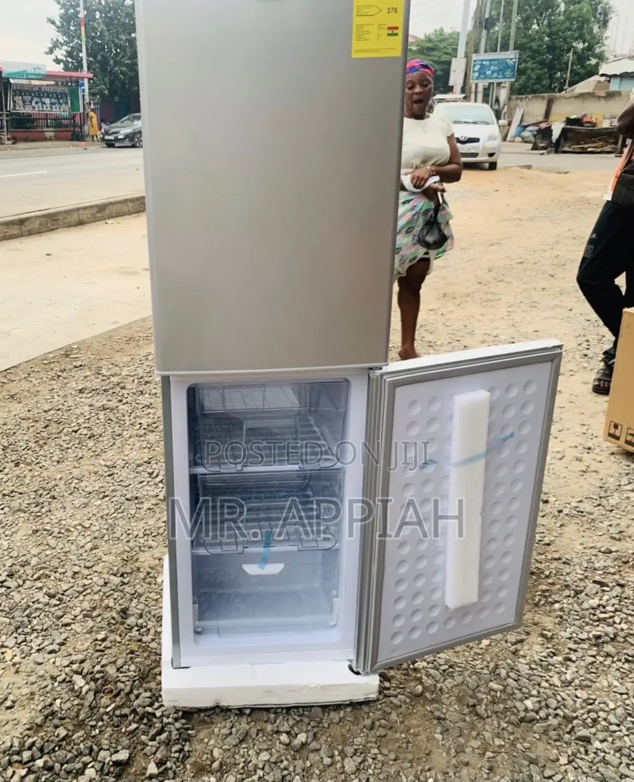 Classic Nasco Nasco D2-20 Bottom Freezer Electric Fridge.