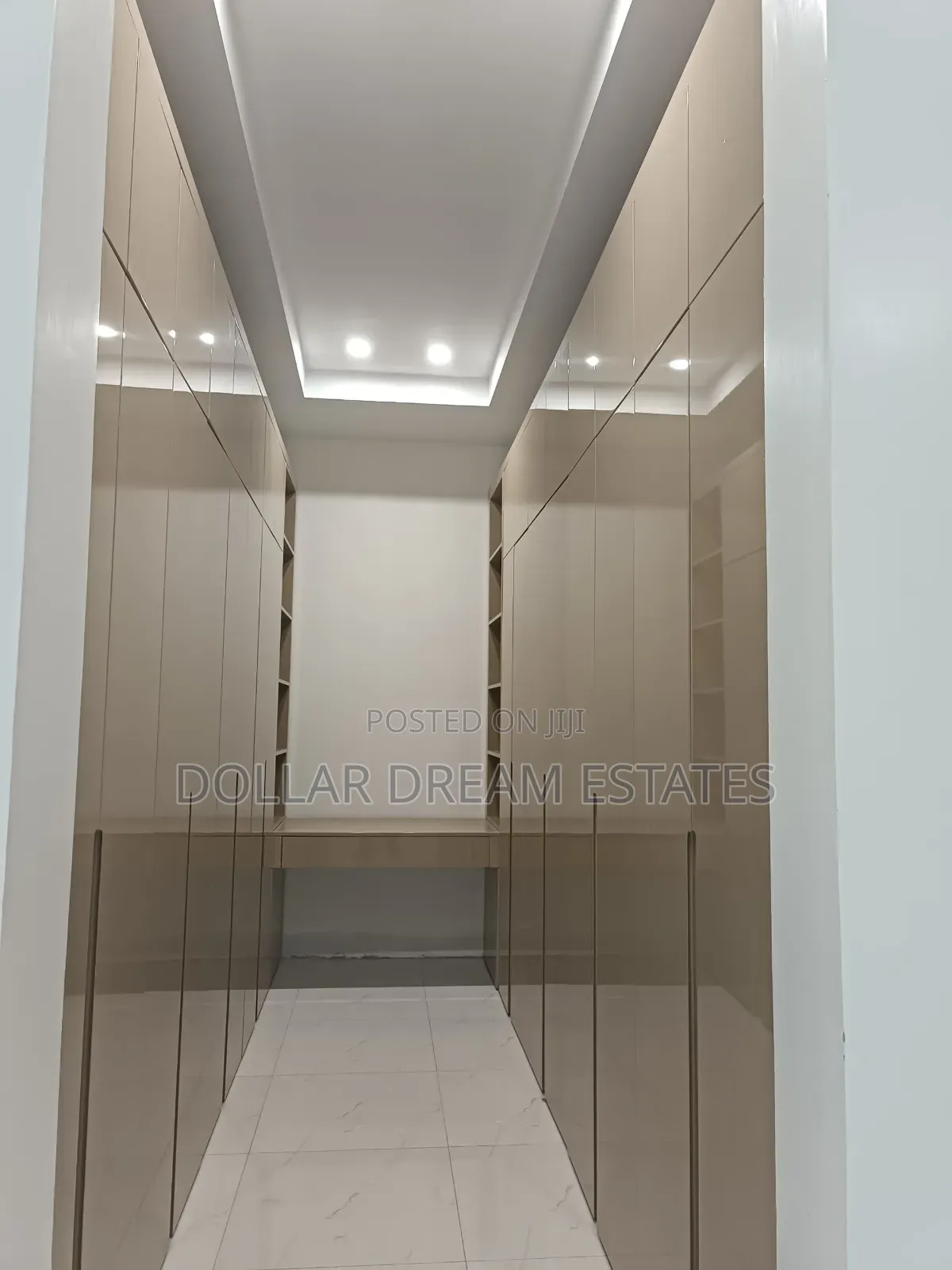 5bdrm House in Dzorwulu for sale