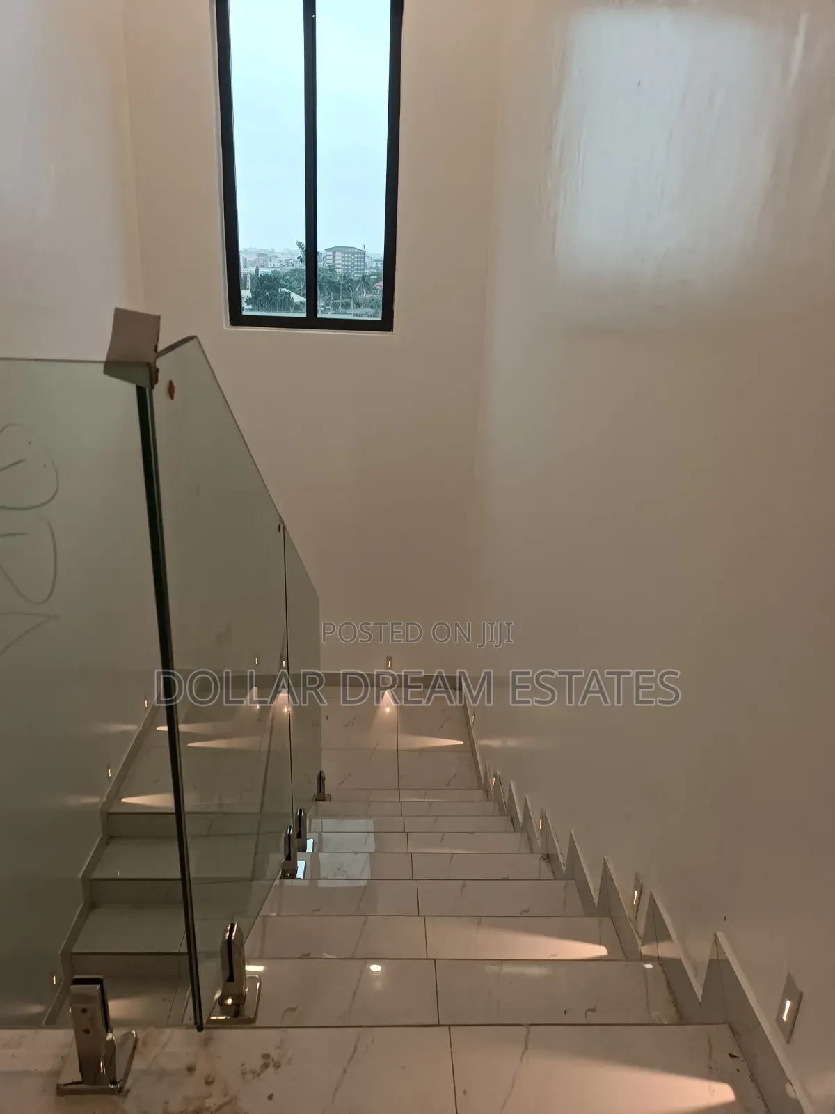 5bdrm House in Dzorwulu for sale