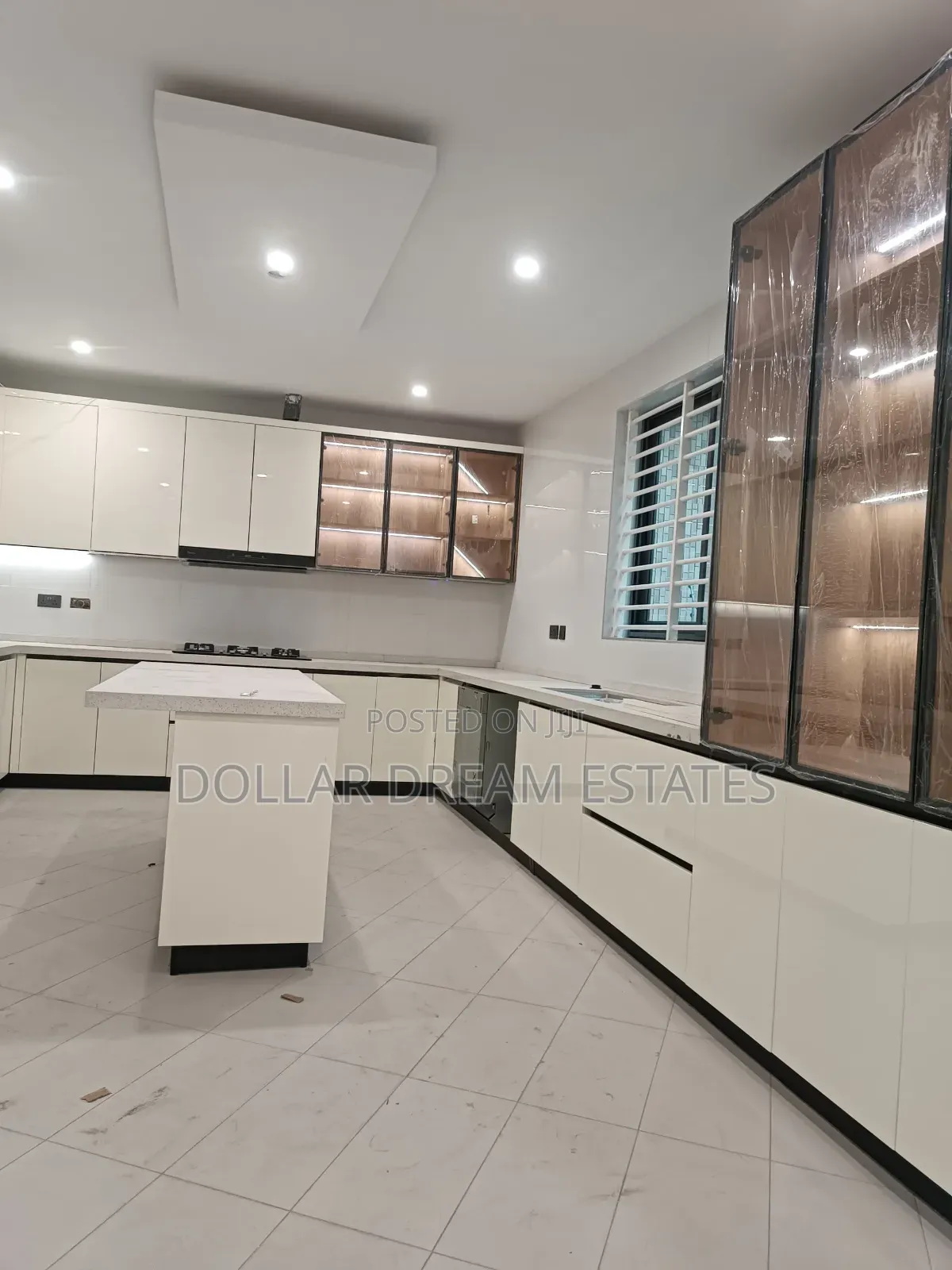 5bdrm House in Dzorwulu for sale