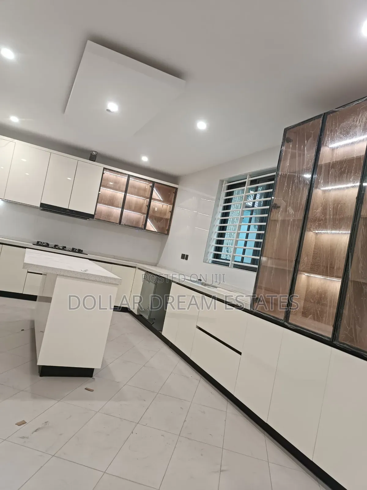 5bdrm House in Dzorwulu for sale