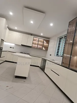 5bdrm House in Dzorwulu for sale
