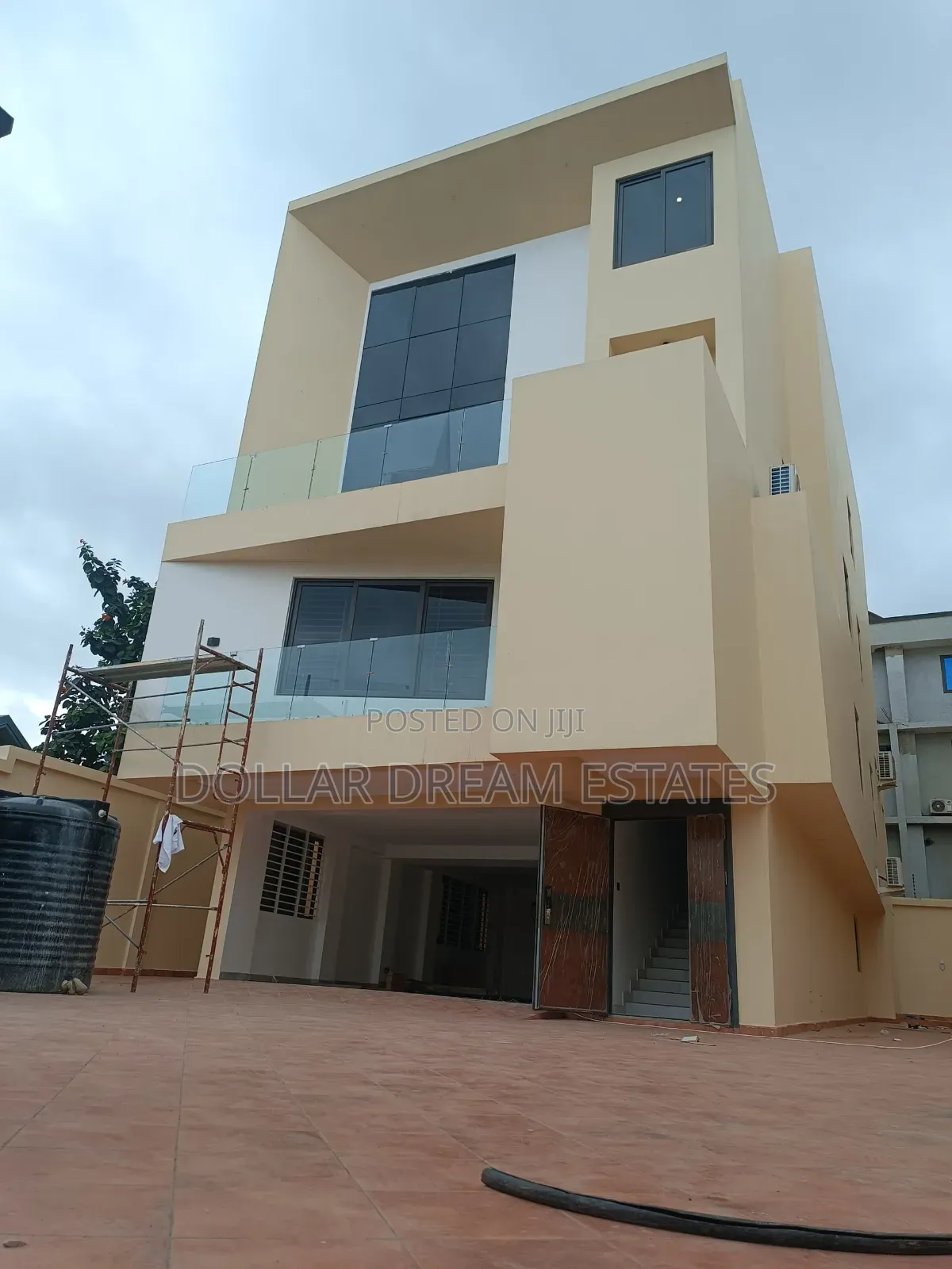 5bdrm House in Dzorwulu for sale