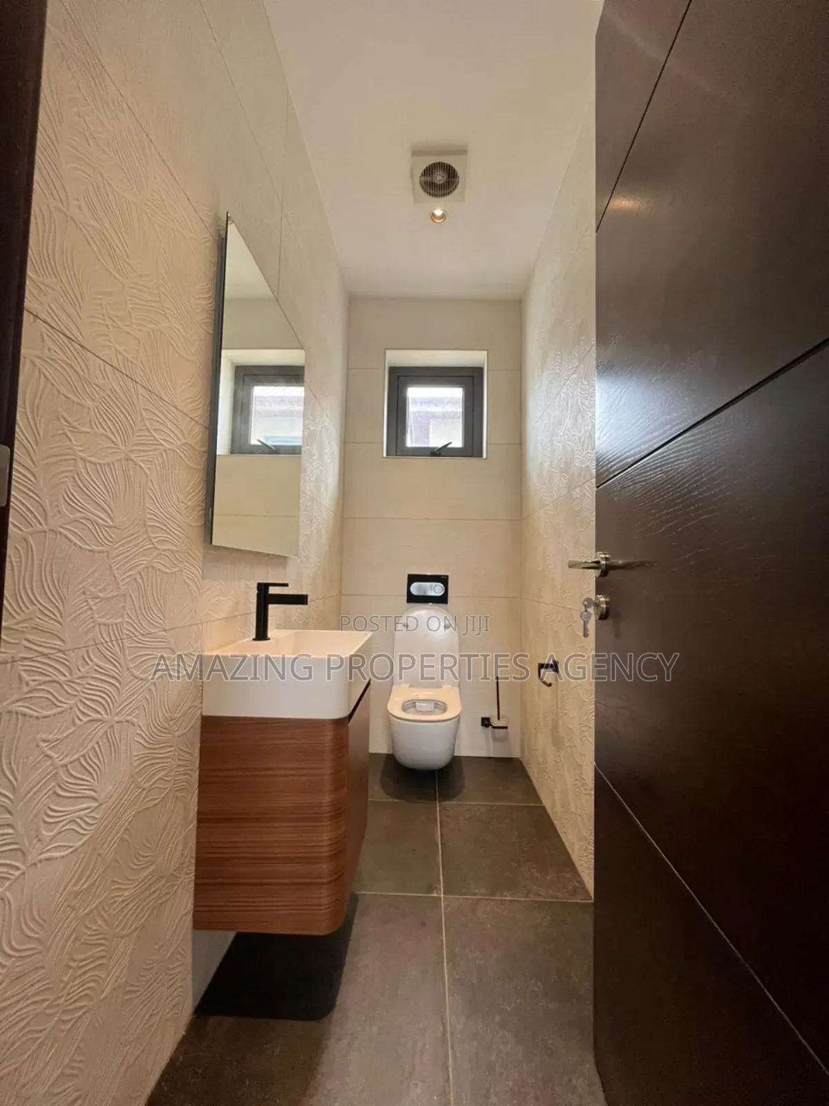 5bdrm House in East Legon for sale