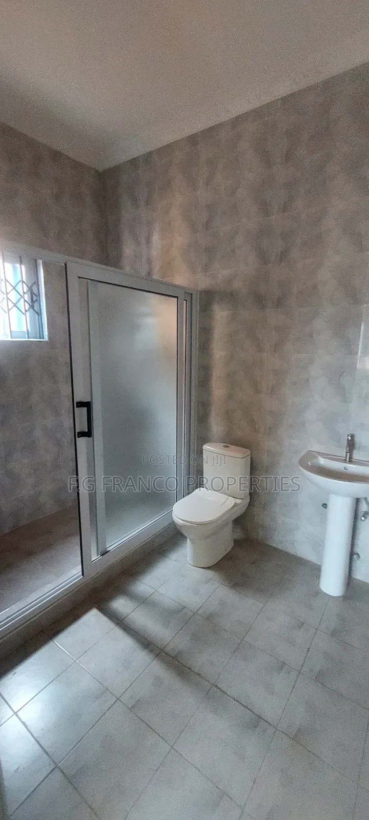 4bdrm House in Kg. Franco, Spintex for sale