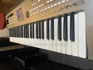 Yamaha Mm6 Synthesizer Keyboard