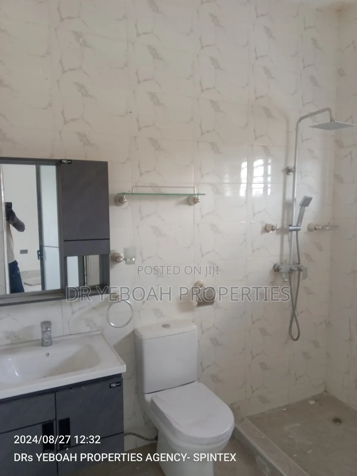4bdrm House in Spintex:- 4 Bedrooms for sale