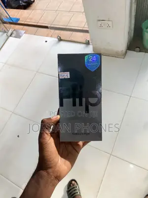 New Samsung Galaxy Z Flip4 256 GB Gray
