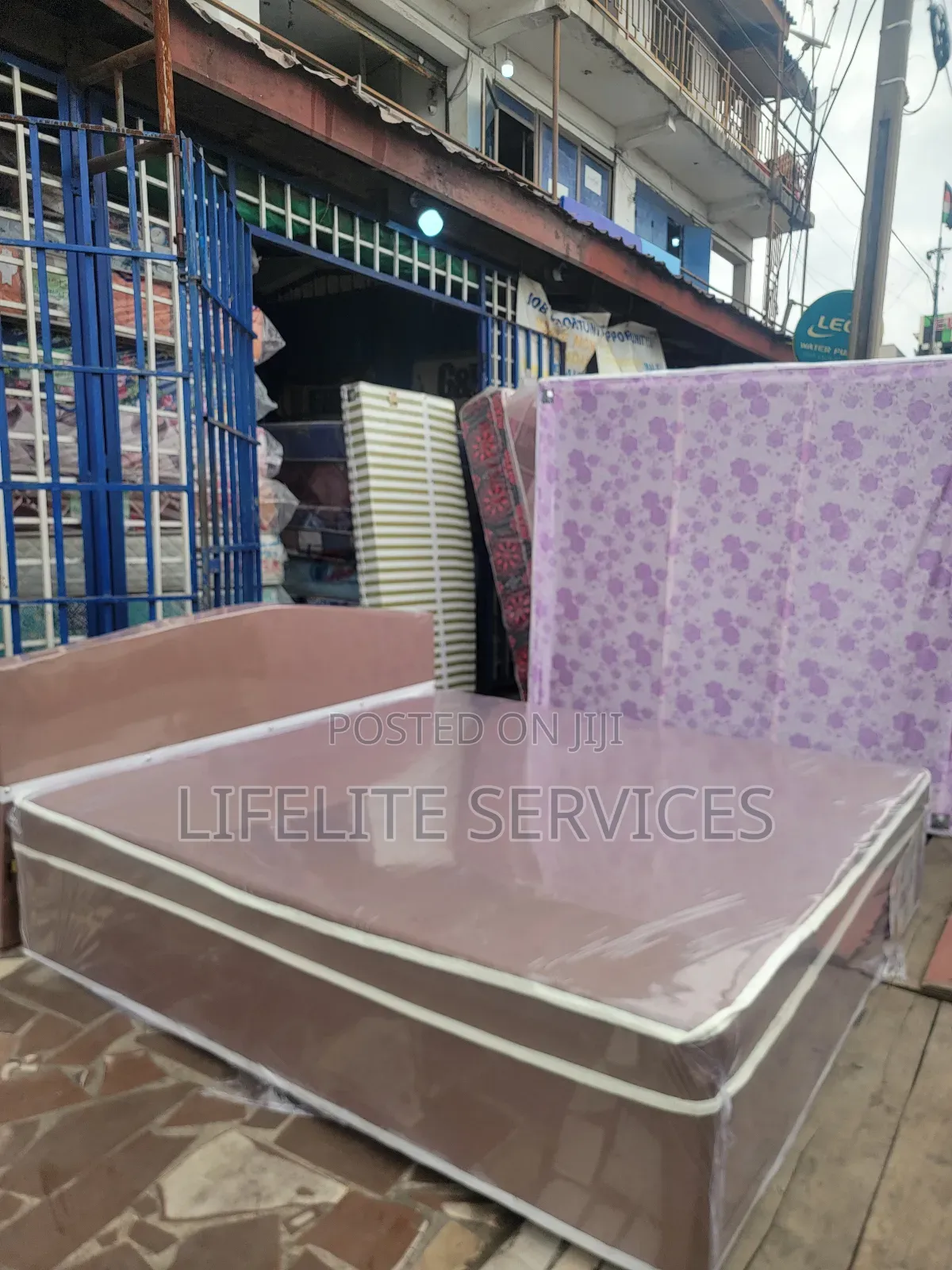 Queen Size Inbuilt Bed With Mattress