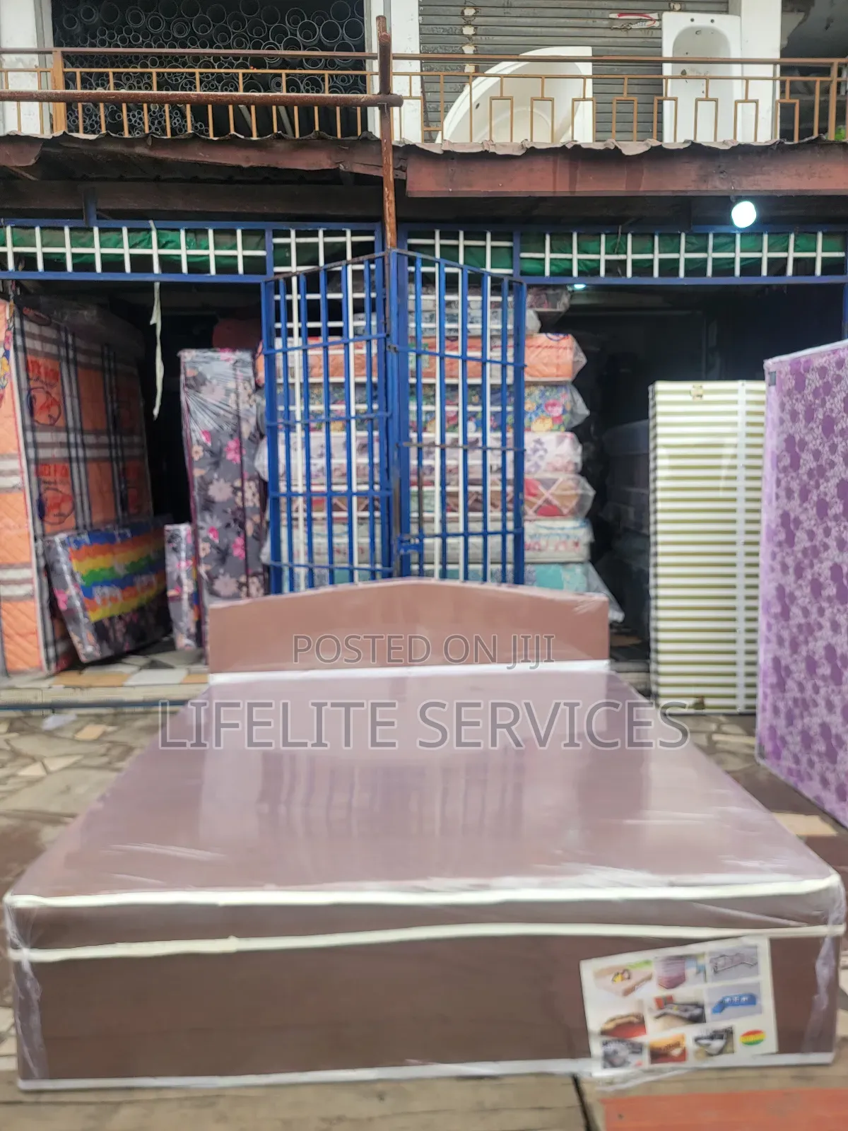 Queen Size Inbuilt Bed With Mattress