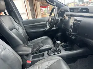 Toyota Hilux 2021 Black