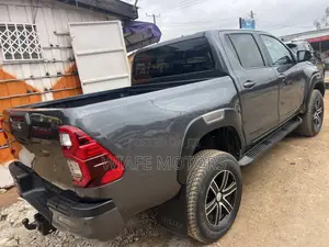 Toyota Hilux 2021 Black