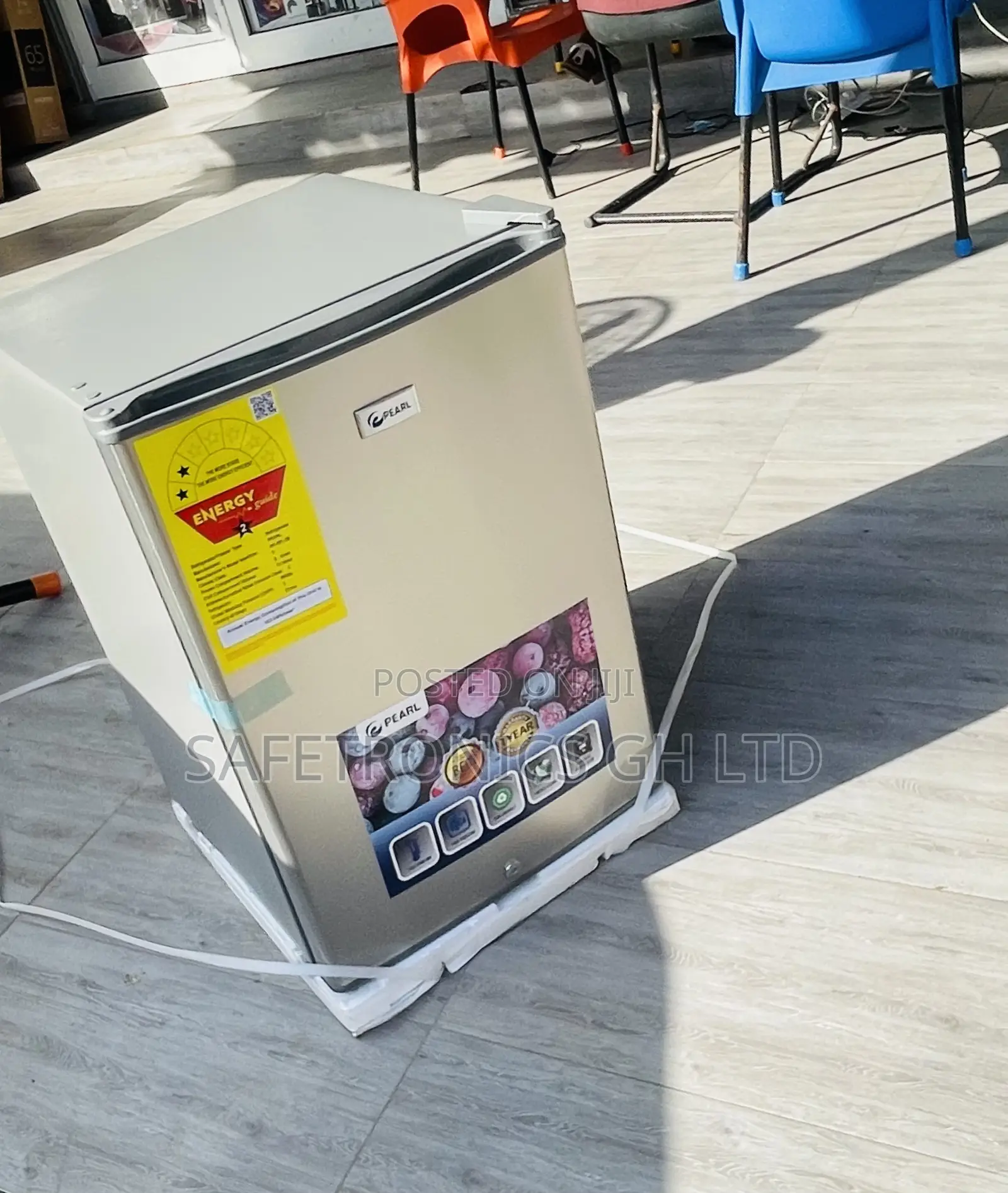 Lockable Singledoor Topfreezer Pearl Cabinet Tabletop