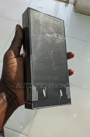 New Samsung Galaxy Z Flip3 5G 128 GB Black