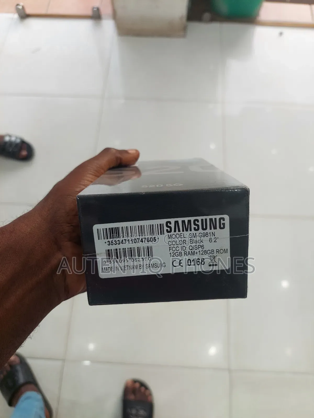 New Samsung Galaxy S20 128 GB Black