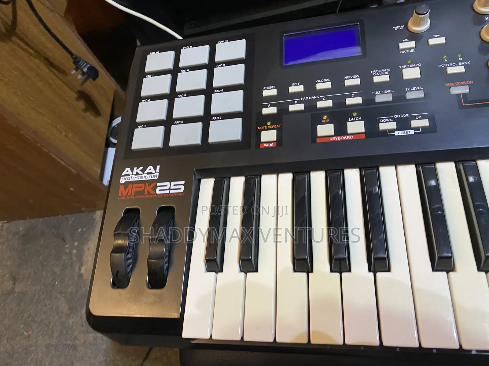 Akai MPK 25 Midi Keyboard
