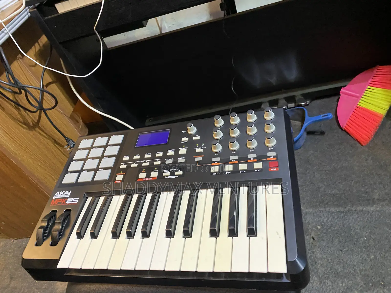 Akai MPK 25 Midi Keyboard