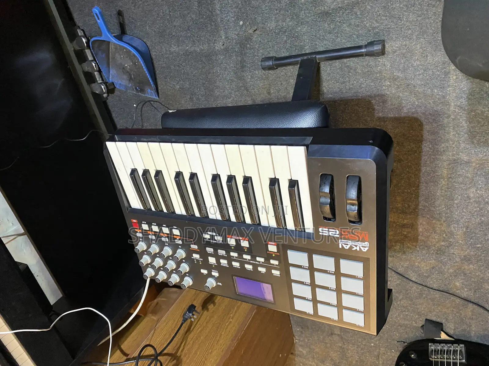 Akai MPK 25 Midi Keyboard