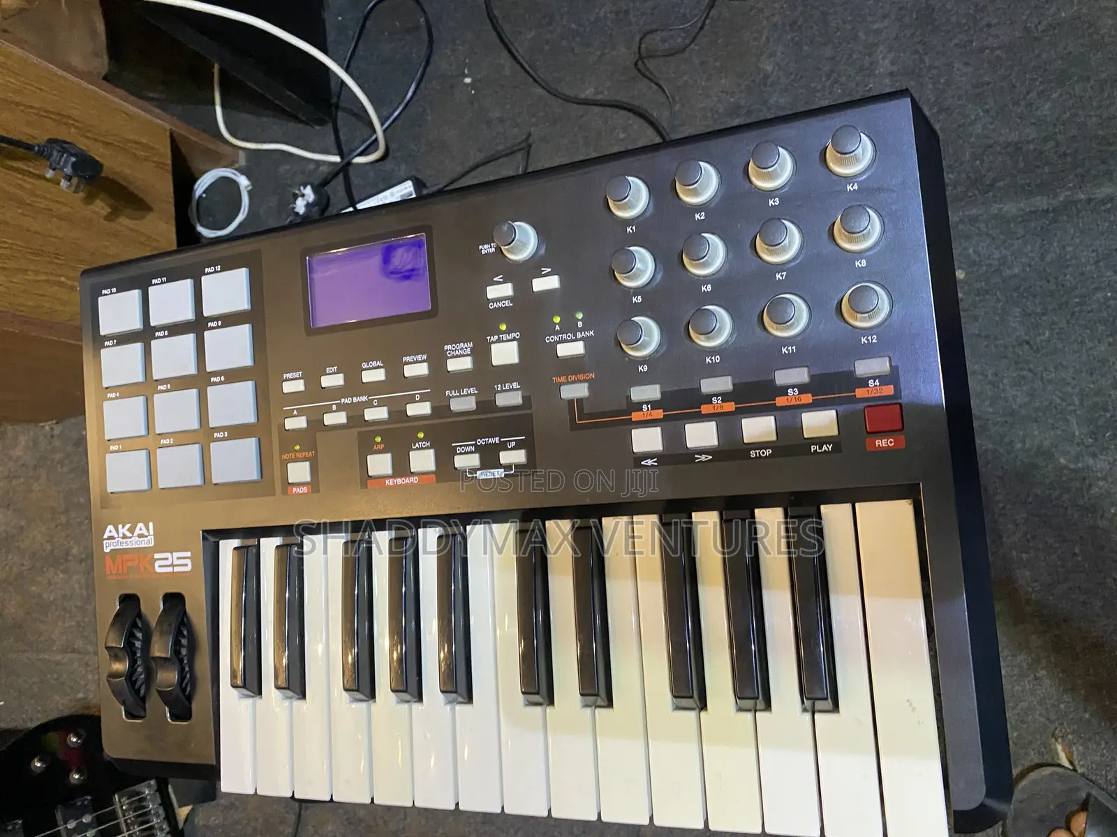 Akai MPK 25 Midi Keyboard
