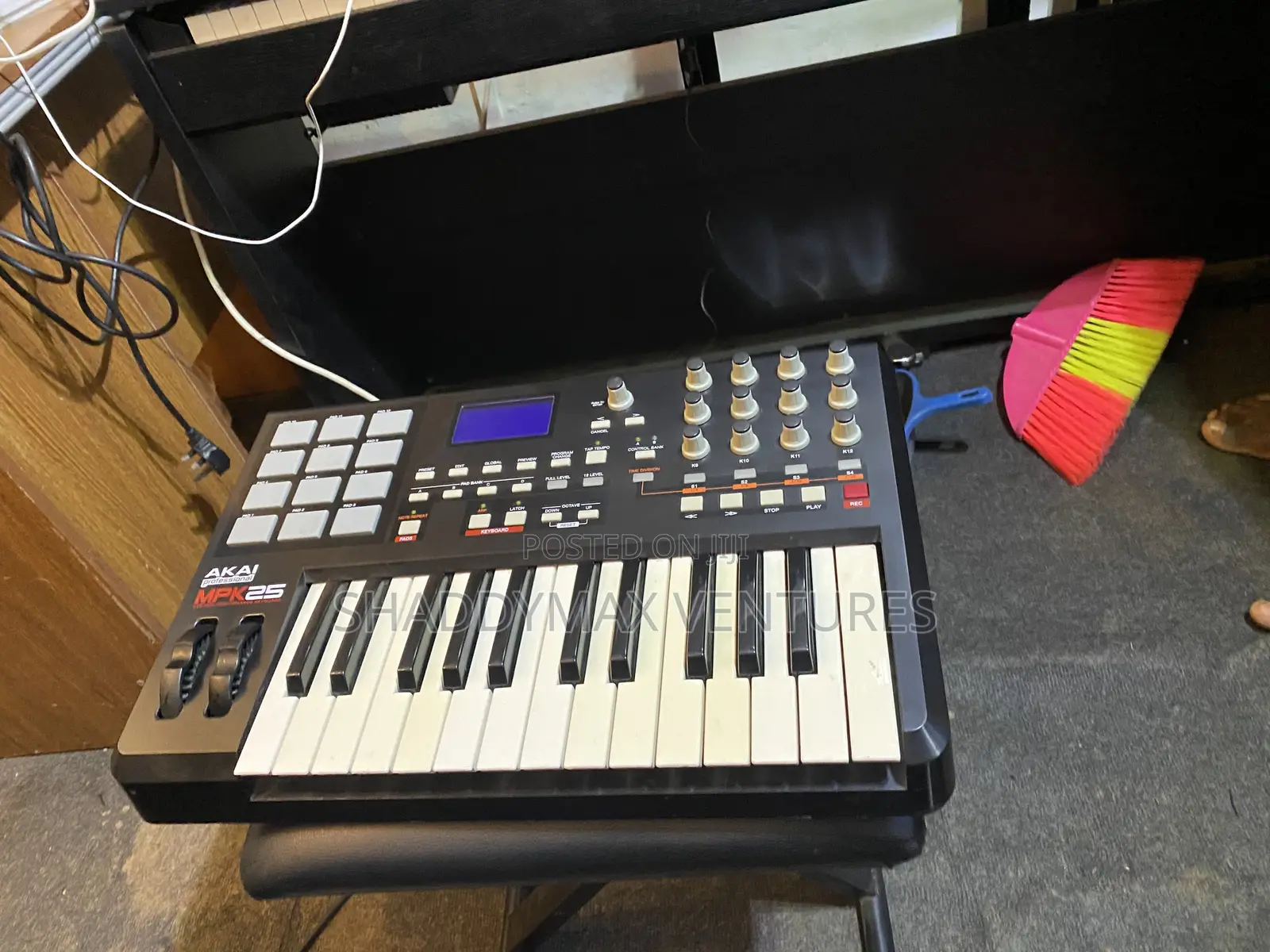 Akai MPK 25 Midi Keyboard