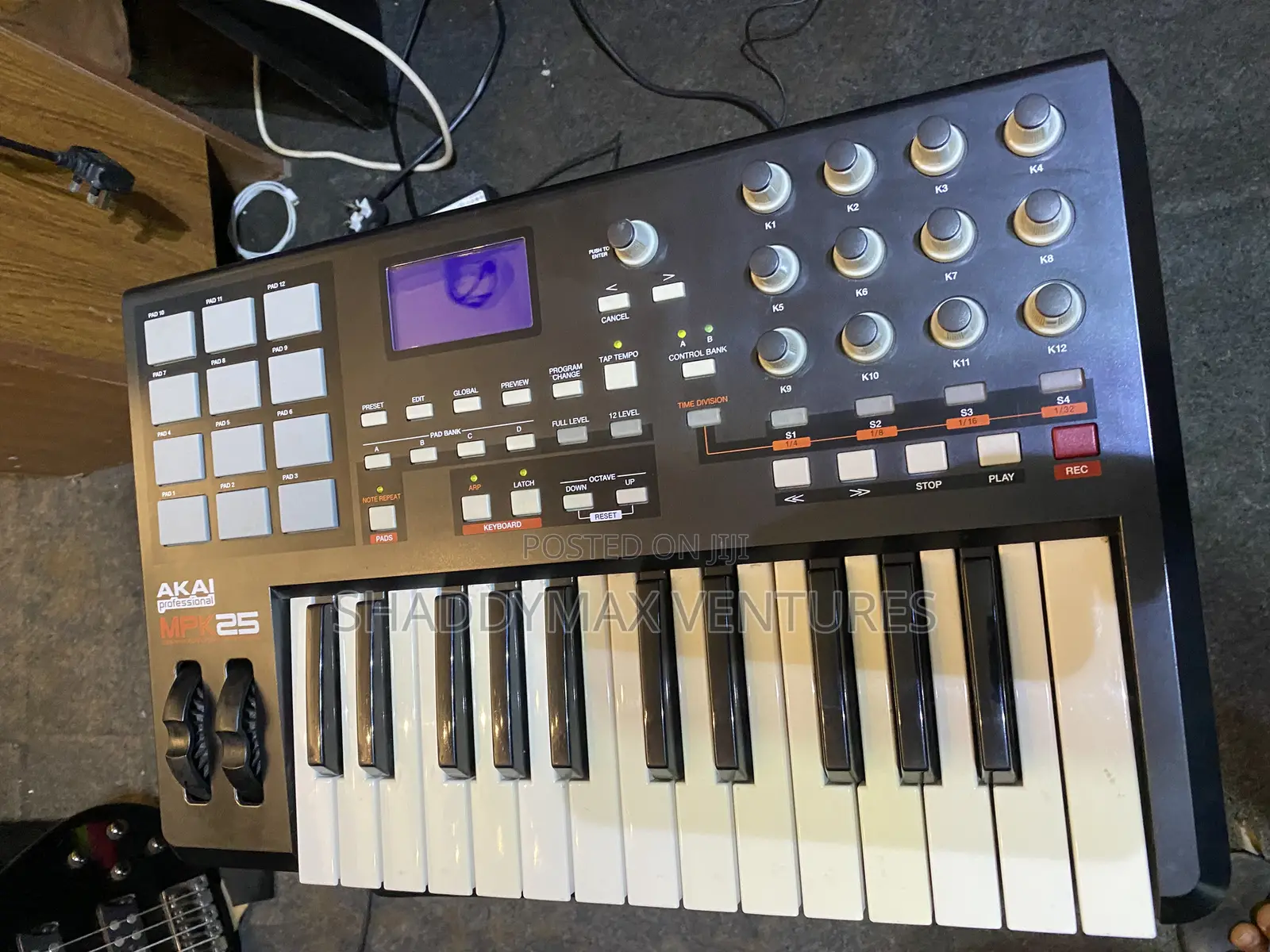 Akai MPK 25 Midi Keyboard