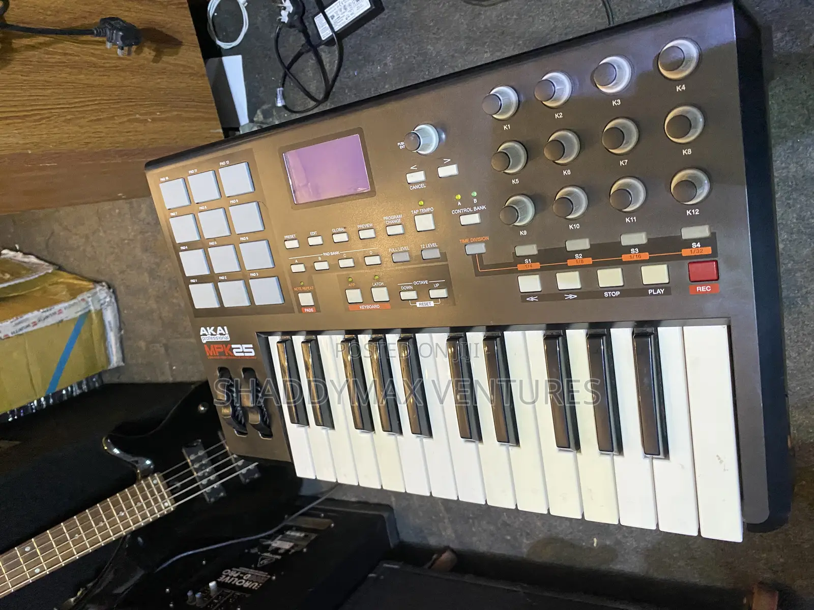 Akai MPK 25 Midi Keyboard