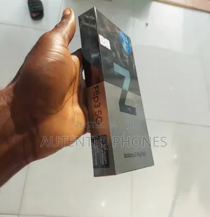 New Samsung Galaxy Z Flip3 5G 128 GB Black