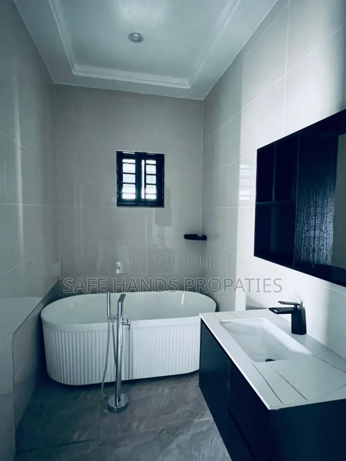 Furnished 2bdrm House in Lakeside, Accra Metropolitan for sale