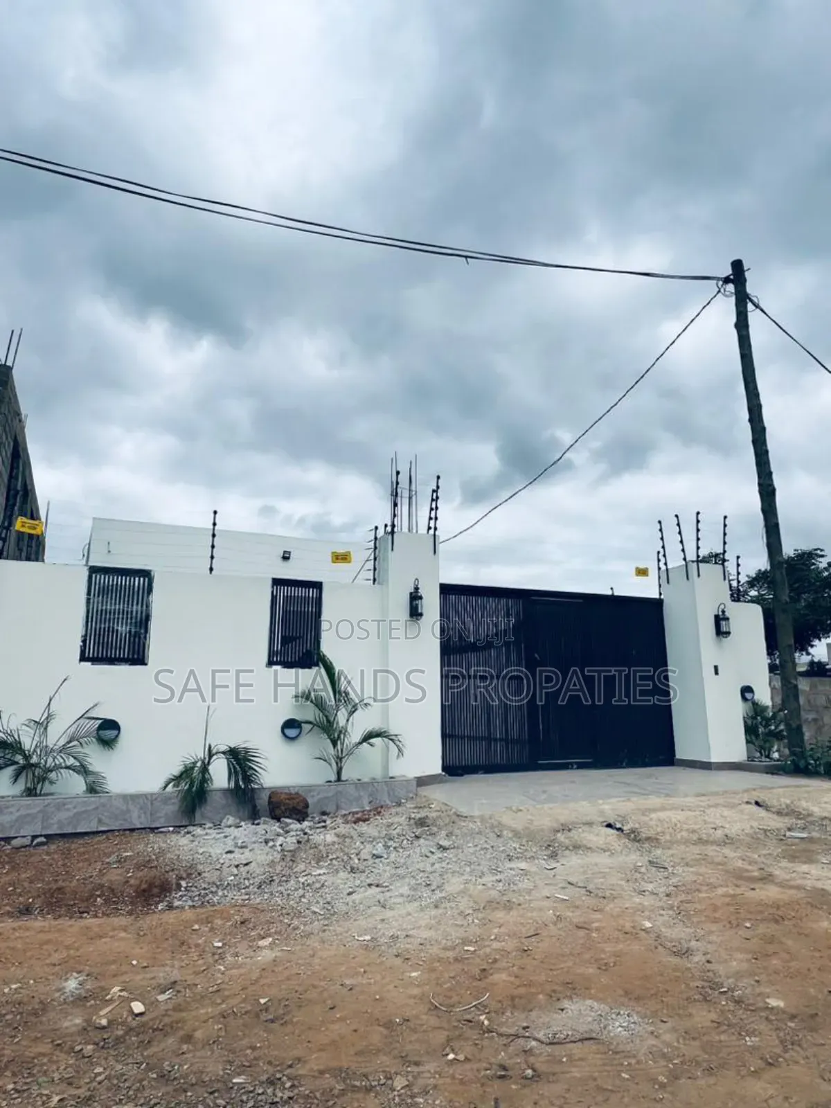 Furnished 2bdrm House in Lakeside, Accra Metropolitan for sale