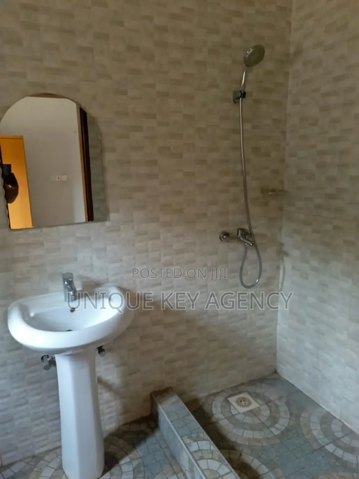 3bdrm Apartment in Unique Key Agency, Airport Residential Area for rent