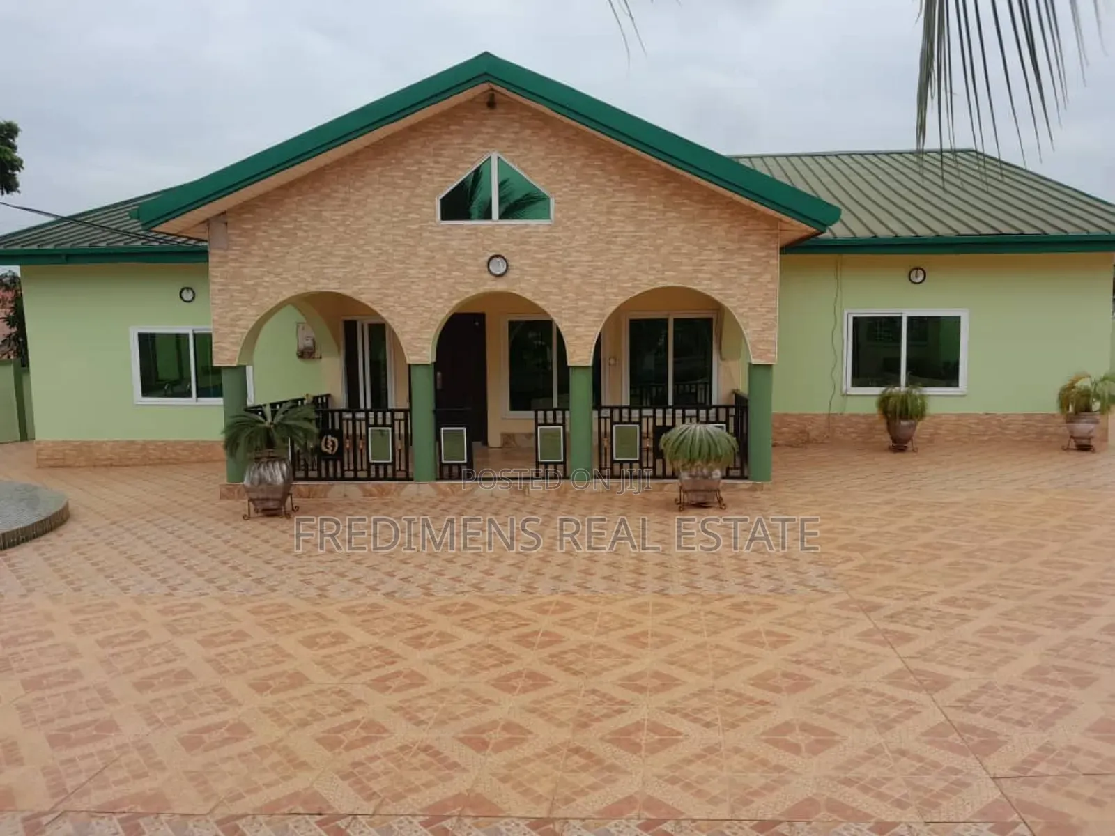 5bdrm House in Fredimens Real, Kumasi Metropolitan for sale