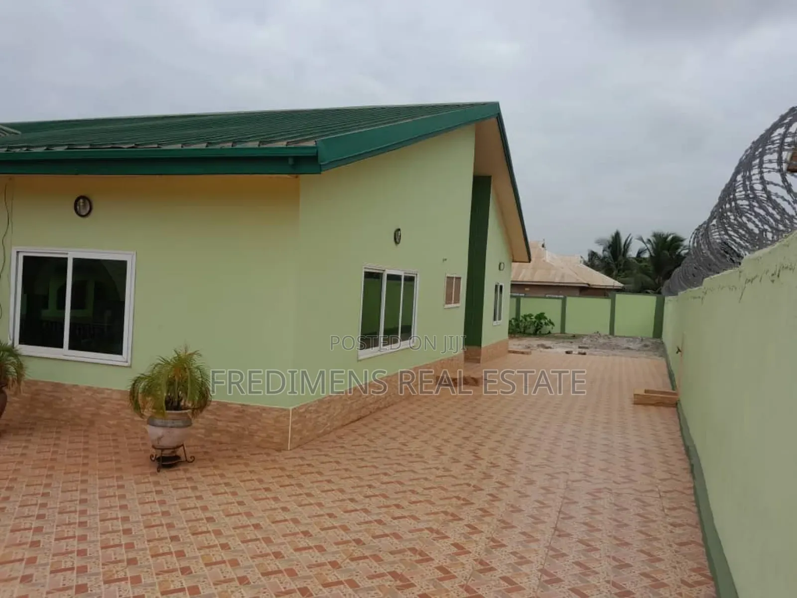 5bdrm House in Fredimens Real, Kumasi Metropolitan for sale