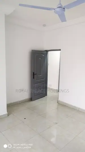 2bdrm Block of Flats in School Junction Area for rent