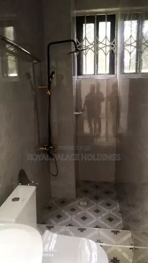 2bdrm Block of Flats in School Junction Area for rent