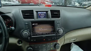 Highlander Radio Apple Carplay Dial Buttons and Amp Work
