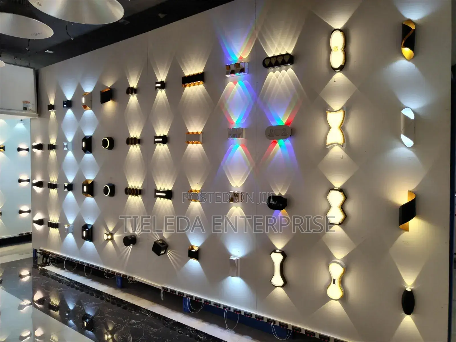 Show Room With Durable Hight Quality Wall Light