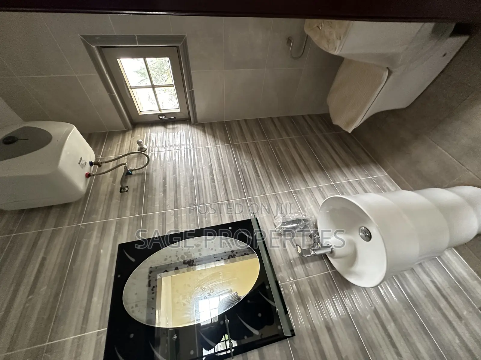 3bdrm Apartment in A&C Mall, East Legon for rent