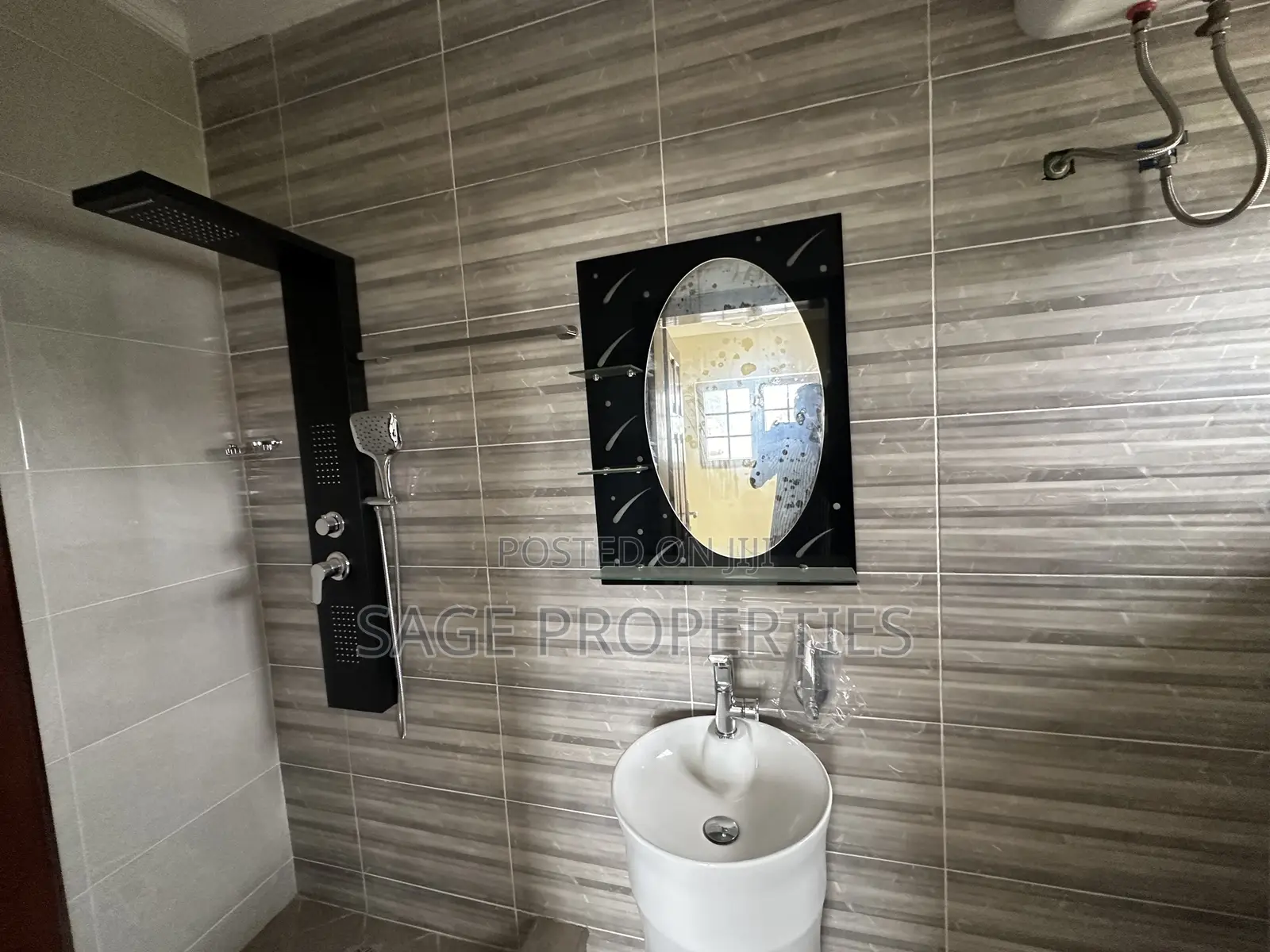 3bdrm Apartment in A&C Mall, East Legon for rent