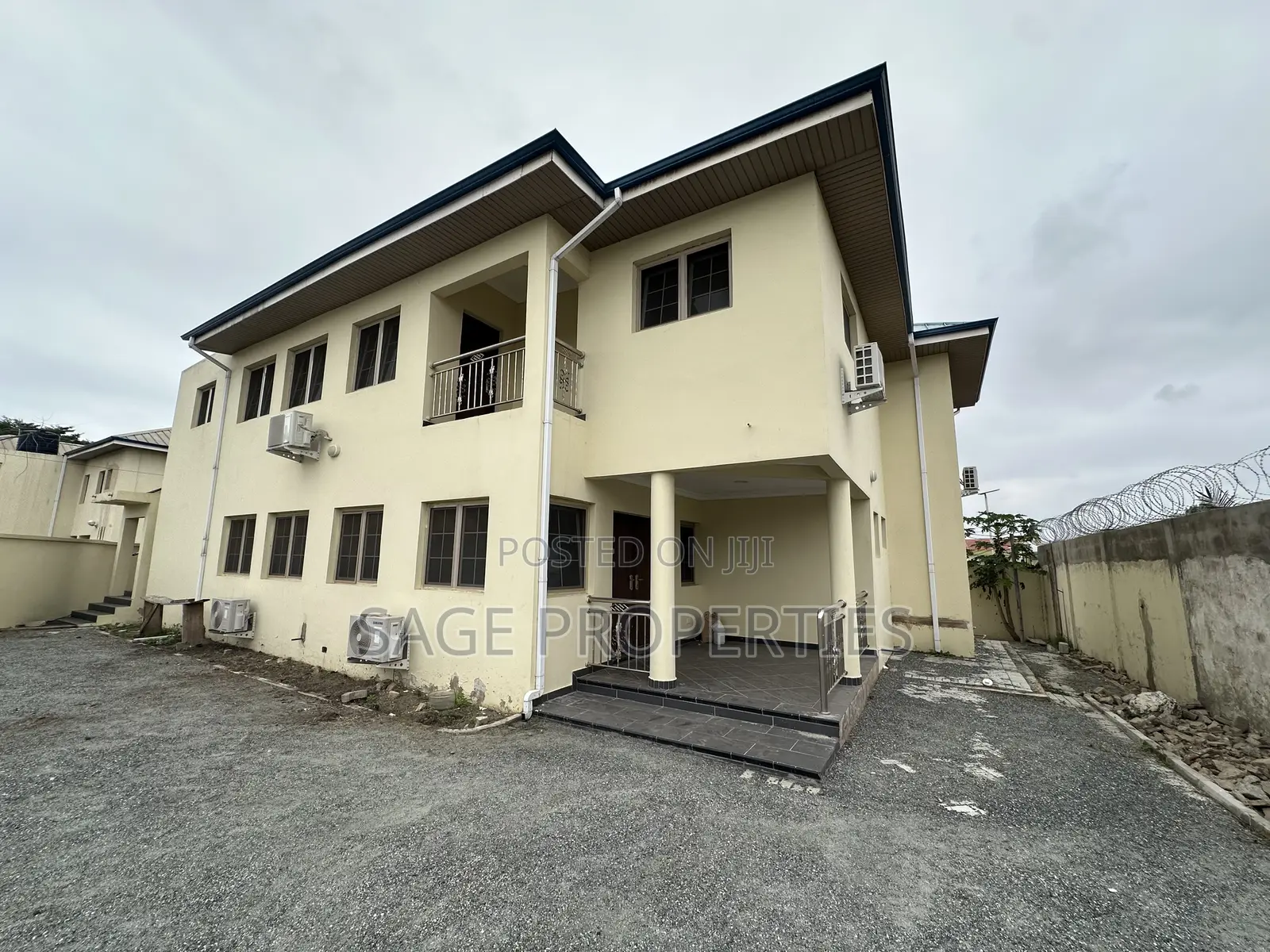 3bdrm Apartment in A&C Mall, East Legon for rent