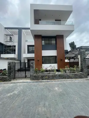 5bdrm Townhouse / Terrace in Cantonments for rent