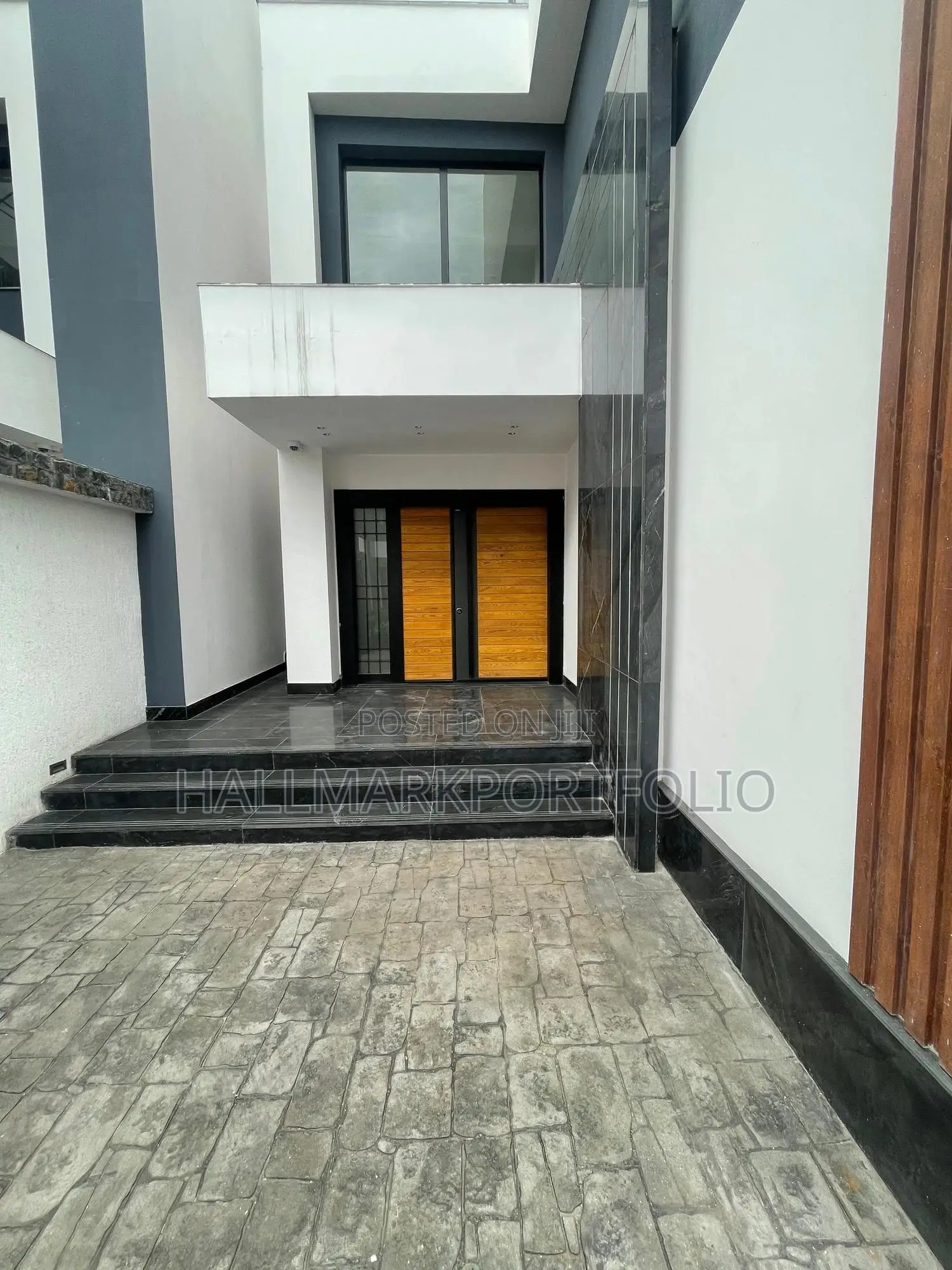 5bdrm Townhouse / Terrace in Cantonments for rent