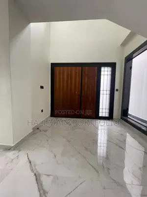 5bdrm Townhouse / Terrace in Cantonments for rent